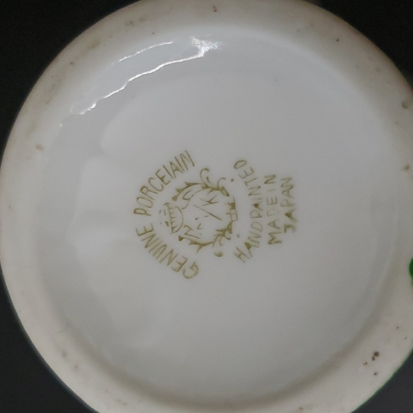 VINTAGE ANTIQUE GREEN AND WHITE FLORAL FLOWER VASE. - Picture 8 of 11